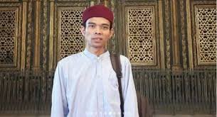 مَنْ دَلَّ عَلَى خَيْرٍ فَلَهُ مِثْلُ أَجْرِ. Foto Bareng Ustadz Abdul Somad Artis Artis Ini Bikin Kagum