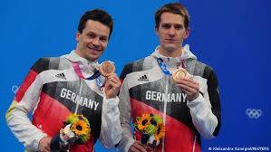 El clavadista obtiene 76.05 en la última ronda y saca 384.80 puntos. Tokio 2020 Alemania Arrebata El Bronce A Mexico En Clavados Sincronizados Masculinos Deportes Dw 28 07 2021