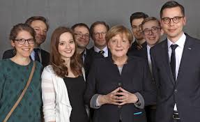 Spontan fällt mir auch keine frau ein, die sich ähnlich oft zu einem. Konrad Adenauer Stiftung Kas Stipendiaten Trafen Die Kanzlerin