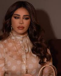 أحلام الشامسي تتألق بستايل البولكا دوت في أحدث ظهور لها