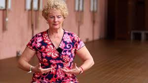 Keine gänsehaut und kein äußerliches zittern, sondern verspürst lediglich eine innere kälte. Nie Mehr Frieren Mit Yoga Die Besten Asanas Gegen Kalte