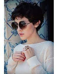 Coupe cheveux carré court et bouclé, coupe cheveux courts. Coupe Courte Sur Cheveux Boucles Hiver 2015 Les Plus Belles Coupes Courtes A Adopter En 2021 Elle