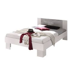 Sollten sie sich eine matratze für das eigene boxspringbett kaufen, dann können sie generell zwischen verschiedenen modellen wählen. Futonbett 140 X 200 Cm Martina Angebot 24 Reduziert Weiss Betonoptik Mega Mobel