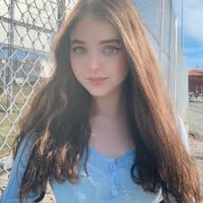 Isabella Burke's Instagram, Twitter & Facebook