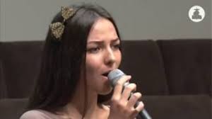 Voi cânta la masa mirelui eu voi cânta şi voi sta la dreapta mirelui acol' eu voi sta. Eu Voi Zbura