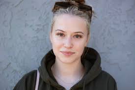 Downsized vertical labret for @rebecca_k_l 🩵 Piercing done by Rachael!  #verticallabret #verticallabretpiercing #gold #bvla #goldfoxpiercing