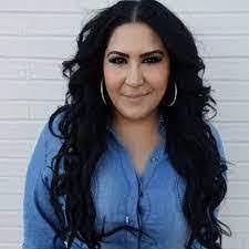 Colette Hanna's Instagram, Twitter & Facebook