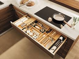 Ordnung In Der Schublade Kuchenschrank Mit Besteckfach Kuche Ordnung Besteck Schublade Besteckfach Kuchendesign Modern Moderne Kuchenideen Kuchenumbau