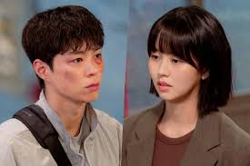 Reply 1994” Actors Jung Woo, Go Ara and Others Sign Copies of Book for  Lucky Fans