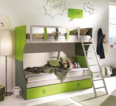 In uno spazio ridotto di possono concentrare persino tre letti, come vi mostreremo in questa gallery. Camerette Con Letto A Castello By Cascella Mobili