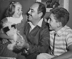 Un recuerdo inolvidable con Pedro Armendariz viviendo plenamente con sus  dos hijos. Los hijos de Pedro Armendáriz (el actor de la Época de Oro del  cine mexicano) son Pedro Armendáriz Jr. (también