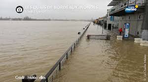 Le débordement d'un cours d'eau, en crue puis en décrue, sur les terrains voisins. La Chaine Meteo On Twitter Les Quais De La Garonne A Bordeaux Sont Inondes En Raison De La Conjonction Des Crues Et Des Forts Coefficients De Maree Le Niveau De La Garonne