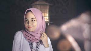 50 gambar kartun muslimah bercadar cantik berkacamata. Cara Memakai Jilbab Segi Empat Untuk Wajah Bulat Agar Terlihat Tirus Lifestyle Liputan6 Com