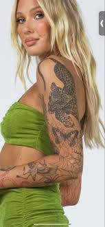 Liz Roa's Instagram, Twitter & Facebook