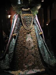 Queen elizabeth i the section and era covering elizabethan england includes the following. Queen Elizabeth S Dress From Shakespeare In Love Historical Dresses Fashion History Historical Clothing