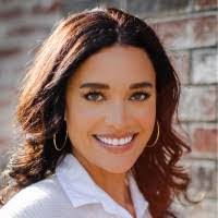 Amber Hammes's Instagram, Twitter & Facebook