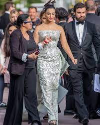 Aishwaryarulescannes Aishwaryaraibachchan Aishwaryarai Aish Bollywood Hollywood Bba Hollywood Actress Photos Bollywood Celebrities Actress Aishwarya Rai