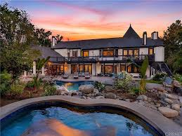 20560 Northridge Rd Chatsworth Ca 91311 Mls Sr19123525 Zillow Chatsworth Backyard Court Celebrity Houses