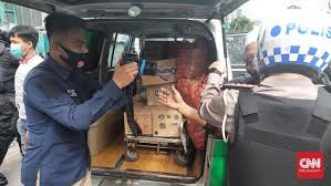 Gambar mobil yang bagus untuk diwarnai. Polisi Amankan Ambulans Bawa Logistik Di Aksi 1812