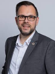 Kapitänsbinde der DFB-Elf: "Jetzt müssen Schwule auch noch für das Aus in  Katar herhalten"