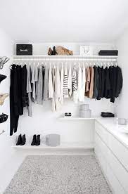 Step Inside The Dreamy Closet Of Entertainment Tonights Keltie Knight Monochrome Bedroom Walk In Closet Minimalist Home