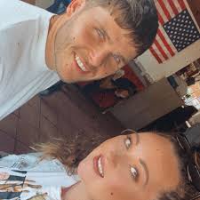 Hello, I'm looking for a new gestor, one that is very good at their job and  working for their clients, reliable, that is willing to explain everything  I may ask, local and