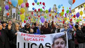 Nous allons revenir sur cette énigme. Disparition De Lucas Des Portraits Geants Du Jeune Homme Affiches Dans Trois Departements