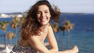Jun 15, 2021 · l'actrice française césarisée doria tillier sera la maîtresse des cérémonies d'ouverture et de fermeture du festival de cannes, qui aura lieu du 6 au 17 juillet sur la croisette. Cannes Film Festival 2021 Doria Tillier What Twitter Thought Of Her Opening Speech World Today News
