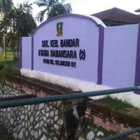 Sekolah menengah kebangsaan bandar utama damansara (2) atau nama ringkasnya smk bandar utama damansara (2), merupakan sebuah sekolah menengah kebangsaan yang terletak di jalan bu 1/11. Sk Bandar Utama Damansara 2 No 2 Pintasan Bandar Utama