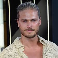 Riccardo Simonetti: Seine Mama modelt seine Hochzeits-Looks für ihn