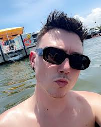 Amazing birthday celebration for @herzog.matt in #fortlauderdale .  ☀️🌊👙🏝🐚