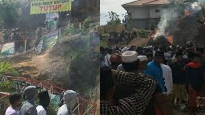 Panorama alamnya menyuguhkan keindahan rawa pening dan bukit brawijaya. Lokasi Bukit Bintang Pamekasan