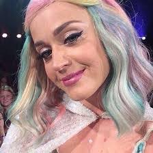 Violet Ross's Instagram, Twitter & Facebook