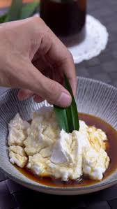 Kalau kuih buah melaka yang gulanya meleleh kena kelapa putih nampak sememeh dan x kemas. 70 Kueh Kueh Melayu Ideas Food Recipes Malaysian Dessert