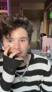 Brad Labelle's Instagram, Twitter & Facebook