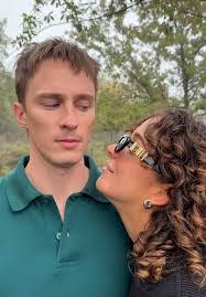 Scarlett Drew's Instagram, Twitter & Facebook