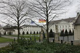 Mai 1994 durch ein gesetz des deutschen bundestages als bundesunmittelbare, überparteiliche stiftung des öffentlichen rechts mit sitz in stuttgart gegründet. Schloss Bellevue Wo Prasident Steinmeier Nicht Wohnt Burgerbe De