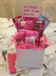 Diy Birthday Gift Baskets For Mom Pin By Lynn Beauregard On Mothers Day In 2020 Diy Mother S Day Gift Basket Pink Gift Basket Diy Birthday Gifts