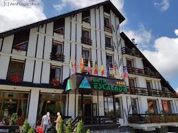 The area is quiet, with a beautiful view to the mountains, being considered the gateway to the bucegi peaks. Escalade Hotel Poiana Brasov Impresii PÄreri RecomandÄri Escalade Hotel Amfostacolo Amfostacolo