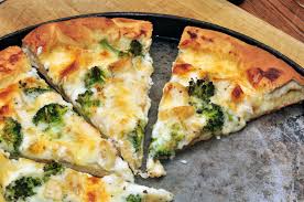 How long is it safe to eat leftover pizza? Leftover Pizza Should Never Go In The Fridge Debate Food Hacks Wonderhowto