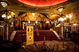 The theater tuschinski in amsterdam is the netherlands' most beautiful cinema and one of the greatest ever erected. Pathe Tuschinski Uitgeroepen Tot Mooiste Bioscoop Ter Wereld Het Parool