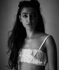 Самые новые твиты от radhika apte (@radhika_apte): Radhike Apte Shares New Instagram Photos Glamistan Com