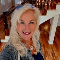 Jennifer Claypool's Instagram, Twitter & Facebook