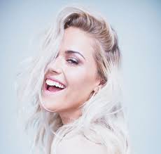 Julie Bergan's Instagram, Twitter & Facebook