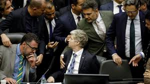 Saiba como votou cada deputado na suspensão de congressistas