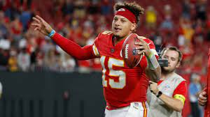 Patrick Mahomes, 'Houdini of our era,' helps Kansas City Chiefs atone for  Super Bowl loss with statement win over Tampa Bay Buccaneers - ESPN