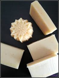 Oui J Assume Je Le Dit Il Est Parfait Ce Savon Du Moins Pour Moi Il Sent Incroyablement Bon Je Le Trouve Beau Bi Fabriquer Du Savon Savon Au Lait Savon