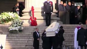 >>> mort de johnny hallyday : Johnny Hallyday Le Succes Inattendu De Son Cercueil Prise Par Les Fans