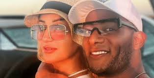 ففي 2017، حكم على امرأة بريطانية. Video Muhammad Ramadan A Rose Of Gold For His Wife On Their Wedding Feast Teller Report