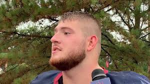 UR OL Gabe Carbajal,